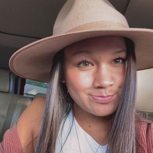 Meet your Posher, Carlena